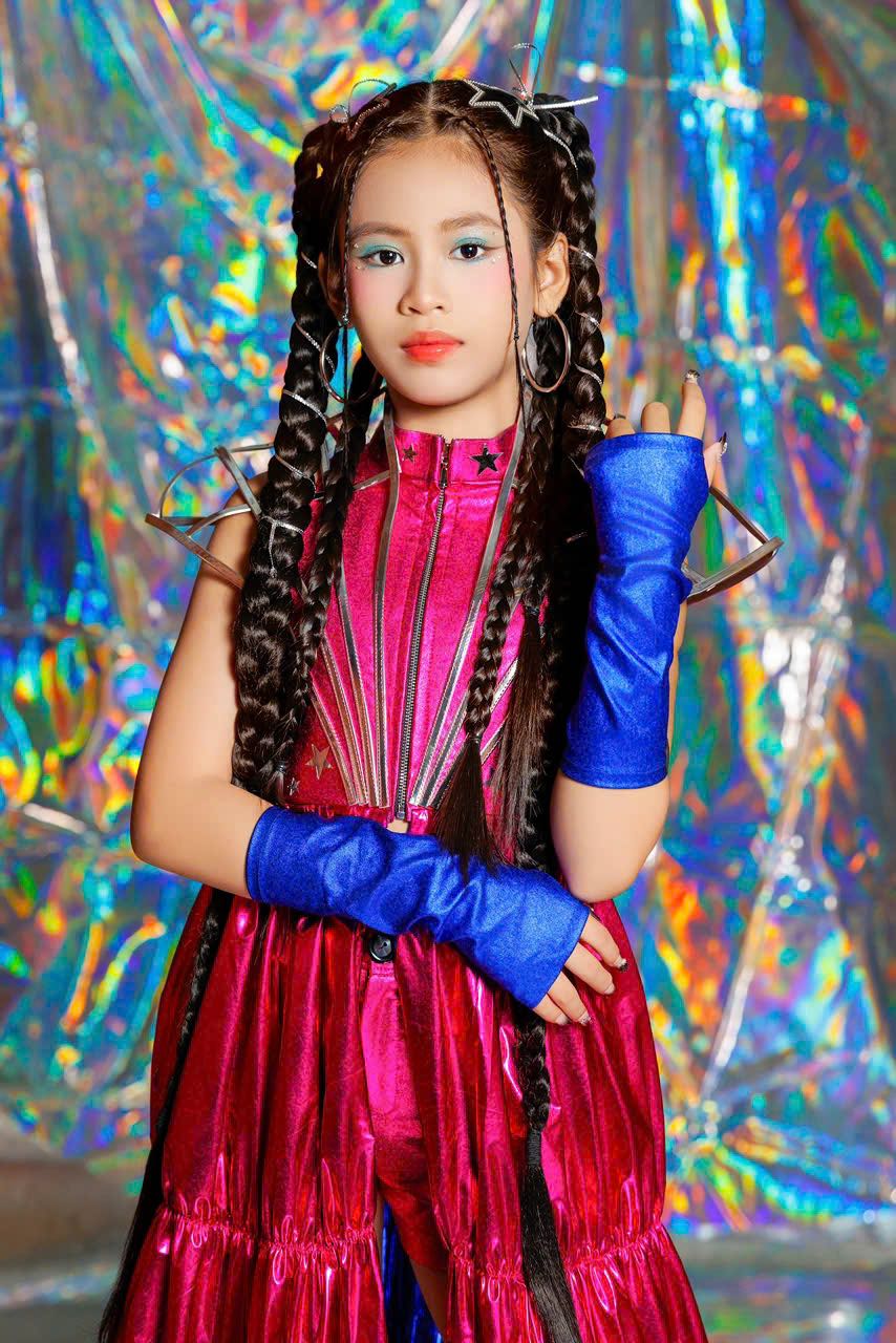 1y.986.dana-dan-anh-mau-nhi-NTK-Givan-tran-bts-vuot-gioi-han-breakthrough-2026-sspotlight.vn-truyen-thong-spotlight-viet-nam- 3