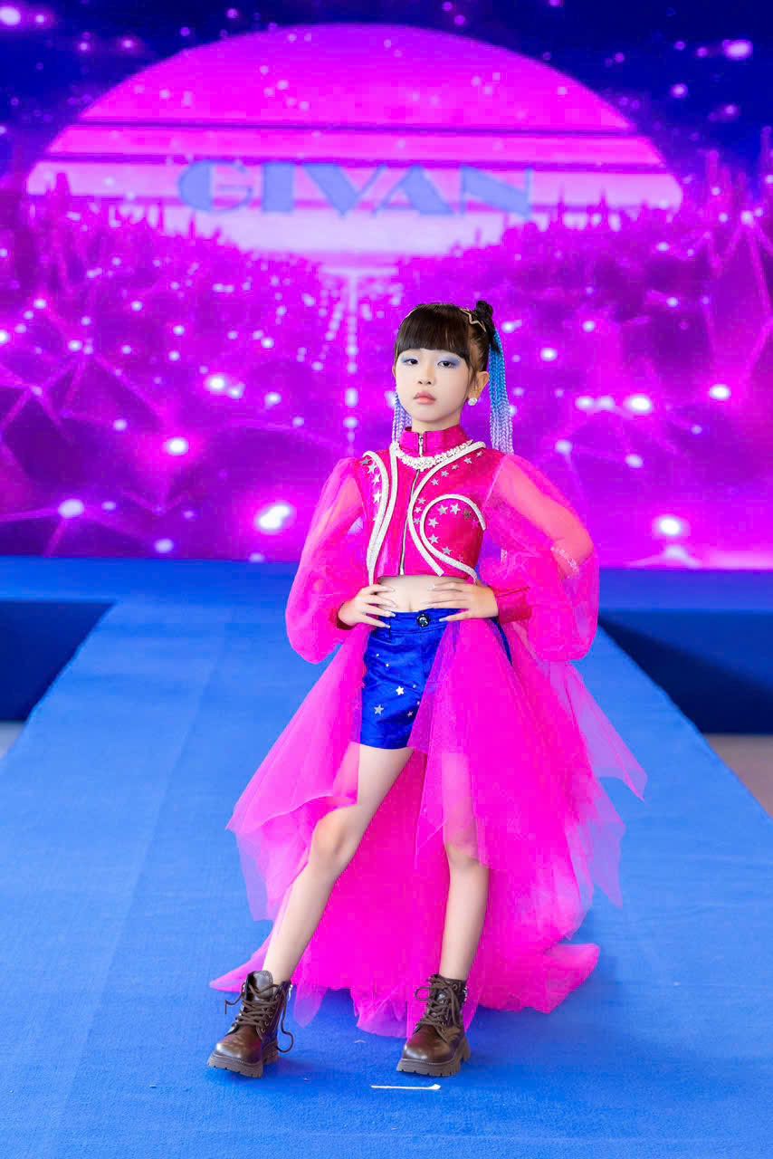 1y.989.mau-nhi-mai-huynh-NTK-Givan-tran-bts-vuot-gioi-han-breakthrough-2026-sspotlight.vn-truyen-thong-spotlight-viet-nam- 4