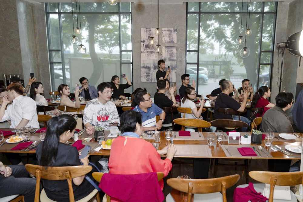 1z.518.doanh-nhan-khoa-le-drama-ca-si-bich-tuyen-ty-phu-my-va-hoa-si-loc-lan3