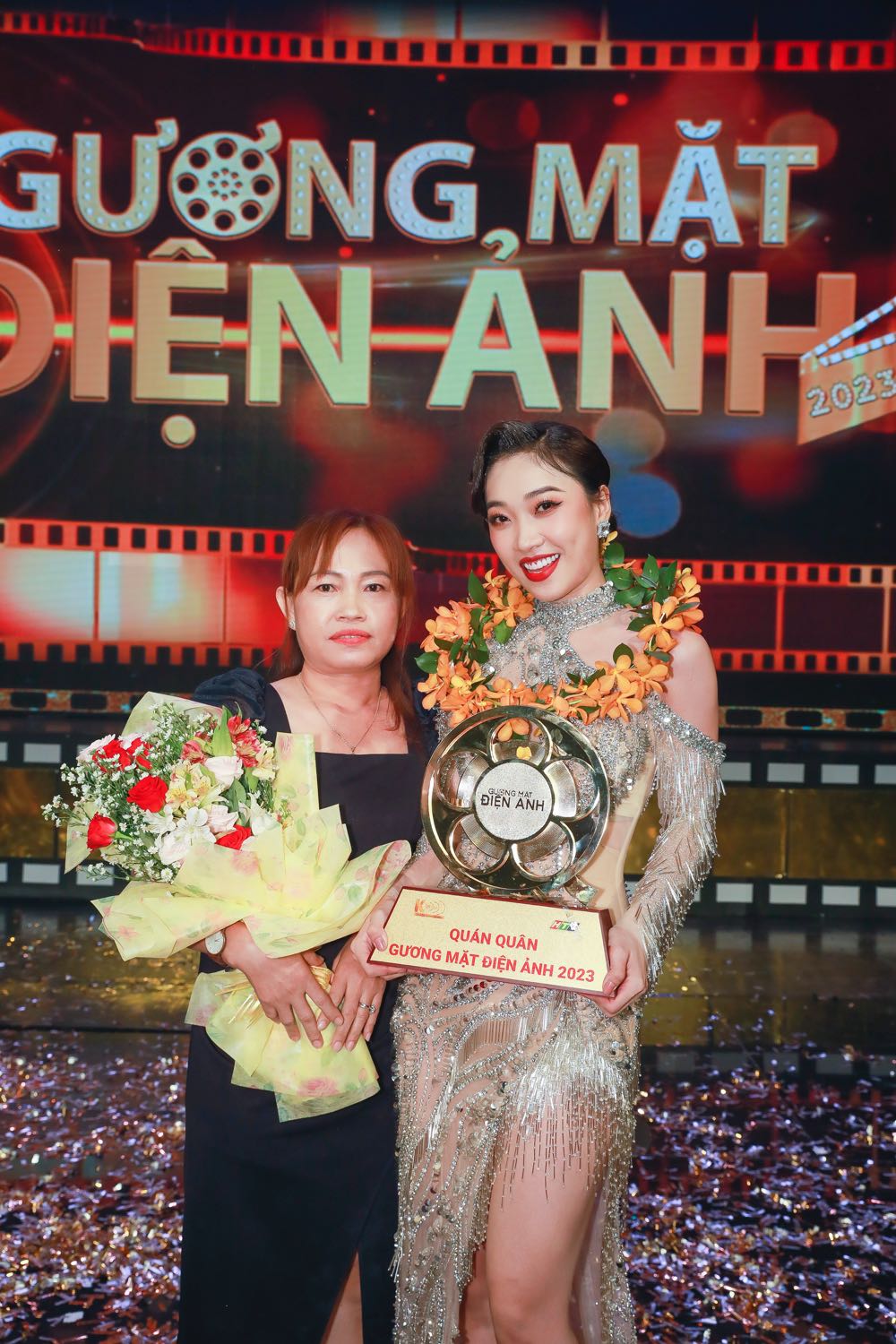 QUAN QUAN GUONG MAT ĐIEN ANH 2023 - LE THU  ME