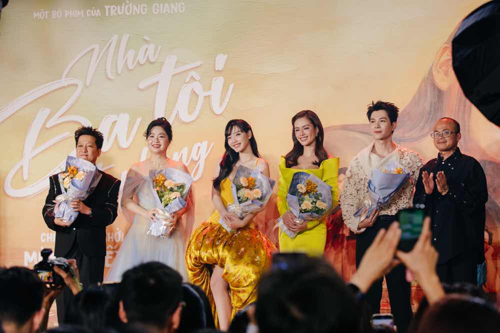 1z.961.phim-tet-nha-ba-toi-mot-phong-truong-giang-truyen-thong-spotlight-vietnam-143