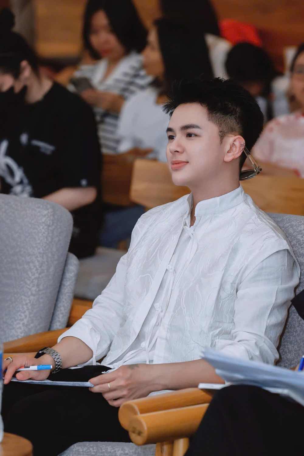 1z.984.dao-dien-hoang-cong-dat1