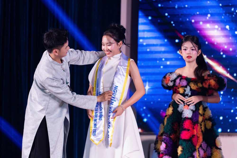 1z.984.dao-dien-hoang-cong-dat2