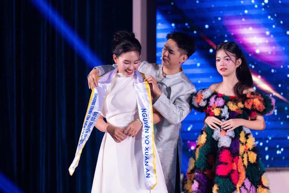 1z.984.dao-dien-hoang-cong-dat3