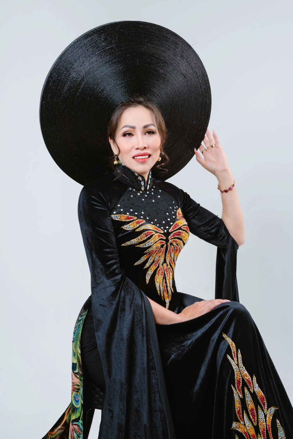 496.dai-su-hoa-hau-tuoi-tran-mrs-ao-dai-quy-ba-viet-nam-202411