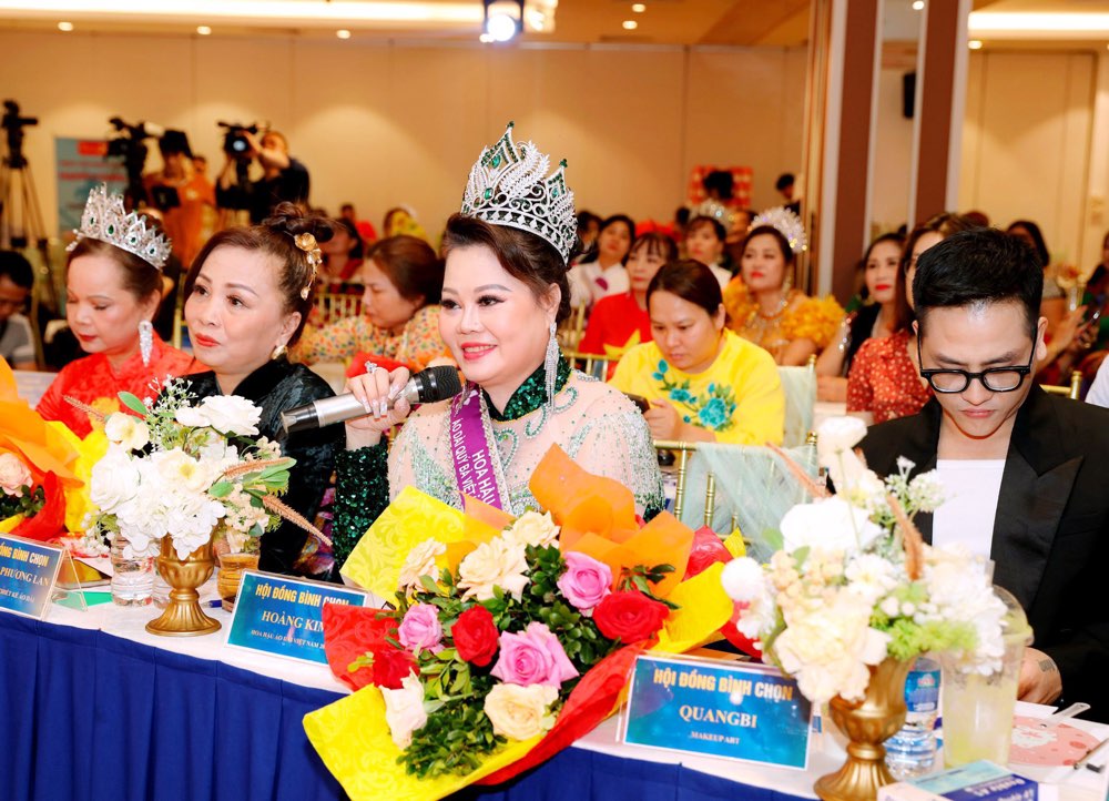 530.CT-hoa-hau-ao-dai-quy-ba-toan-cau-2024-hoang-kim2