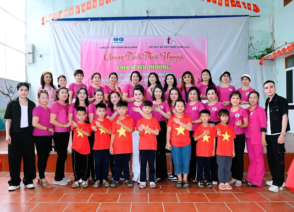 530.HD-hoa-hau-ao-dai-quy-ba-toan-cau-2024-hoang-kim3