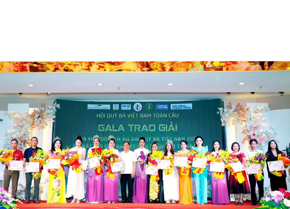 530.SK-hoa-hau-ao-dai-quy-ba-toan-cau-2024-hoang-kim1