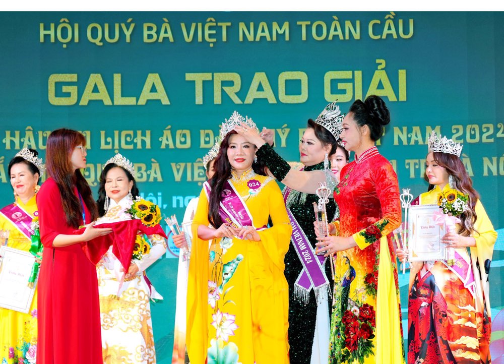 530.SK-hoa-hau-ao-dai-quy-ba-toan-cau-2024-hoang-kim2