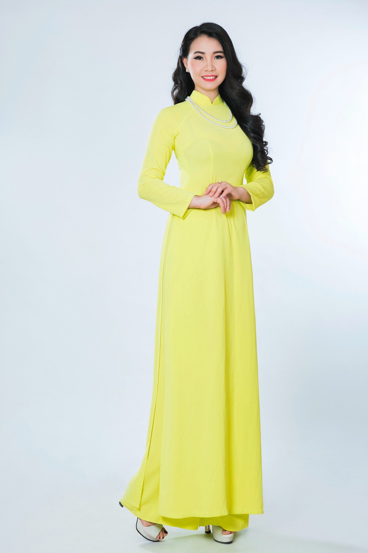 540.Nguyen-Thi-Doan-Mrs-di-san-ao-dai-phu-nu-Vietn-nam-qua-anh-20247