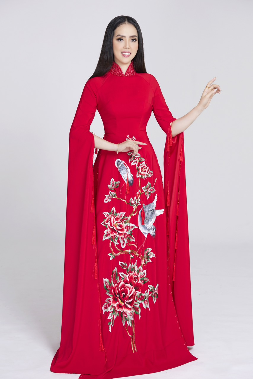 543.nguyen-thi-thanh-loan-hoa-hau-di-san-ao-dai-phu-nu-viet-nam-qua-anh-20243