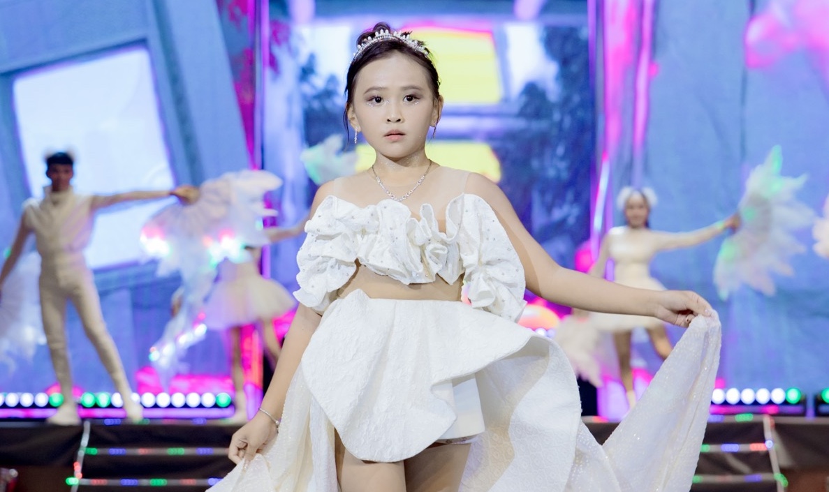 66.anh-bia-model-kid-thien-kim-truyen-thong-spotlight-vietnam0