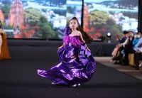 Mẫu nh&iacute; Vũ Phương Thảo tham gia nhiều s&agrave;n diễn thời trang dịp Gi&aacute;ng sinh