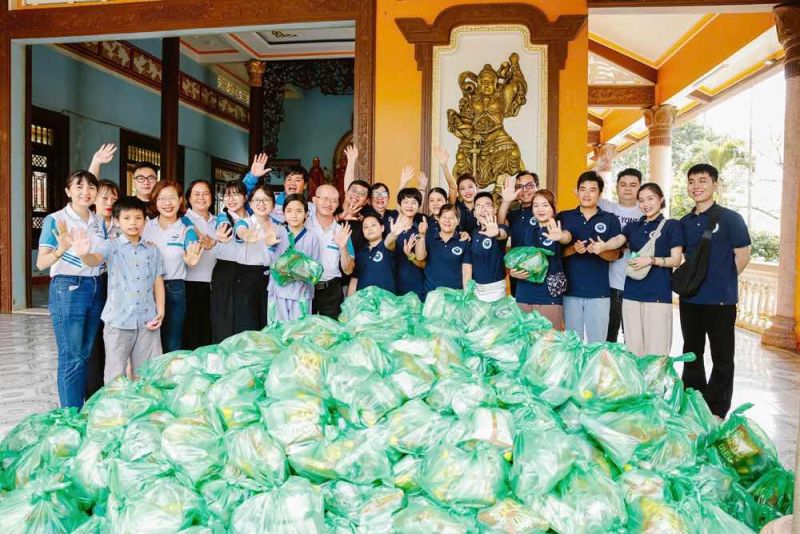 Cao Mỹ Kim v&agrave;&nbsp;Những Người Bạn tổ chức&nbsp;&ldquo;Trung thu cho em&rdquo;cho c&aacute;c thiếu nhi