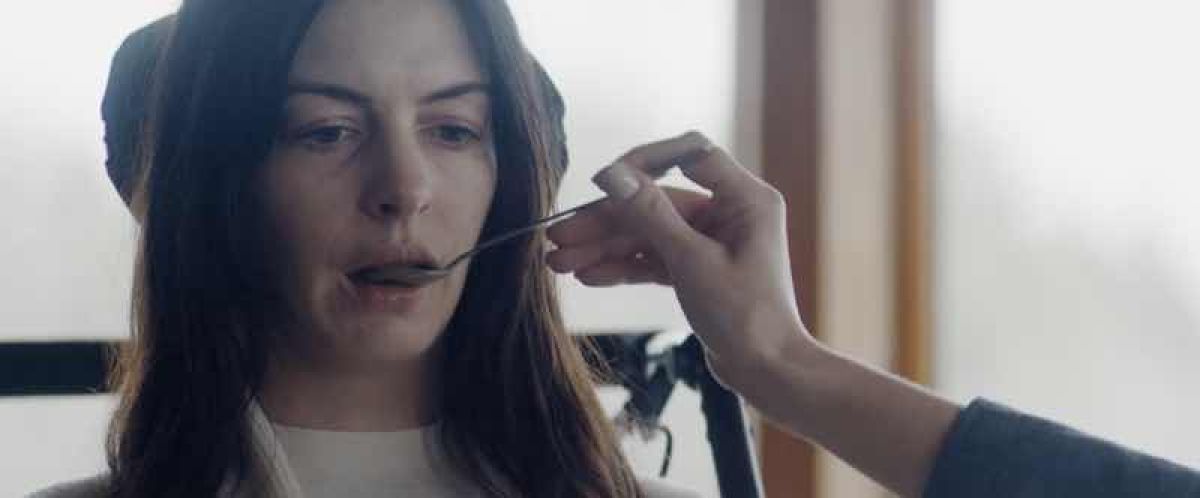 VƯỚNG V&Agrave;O &ldquo;T&Igrave;NH TAY BA&rdquo;, DAKOTA JOHNSON KH&Oacute; M&Agrave; THO&Aacute;T KHỎI TAY ANNE HATHAWAY V&Agrave; JOSH HARTNETT TRONG VERITY