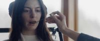 VƯỚNG V&Agrave;O &ldquo;T&Igrave;NH TAY BA&rdquo;, DAKOTA JOHNSON KH&Oacute; M&Agrave; THO&Aacute;T KHỎI TAY ANNE HATHAWAY V&Agrave; JOSH HARTNETT TRONG VERITY