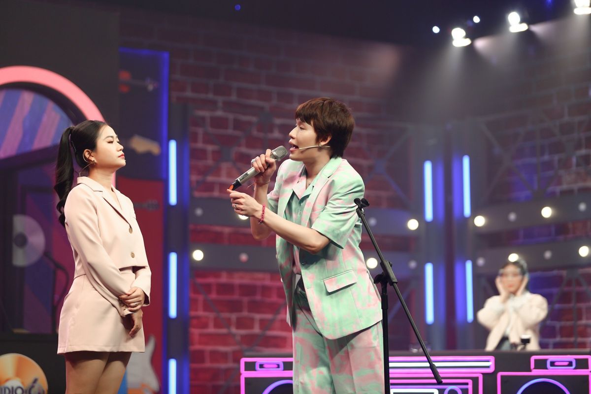 Studio số 6: Ca sĩ Erik cũng phải &ldquo;kh&oacute;c th&eacute;t&rdquo; khi nghe đ&agrave;n chị L&acirc;m Vỹ Dạ h&aacute;t hit &ldquo;Sau tất cả&rdquo;