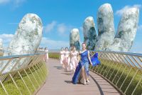 Dàn thí sinh Nữ hoàng doanh nhân đất Việt thả dáng trong phần thi thời trang