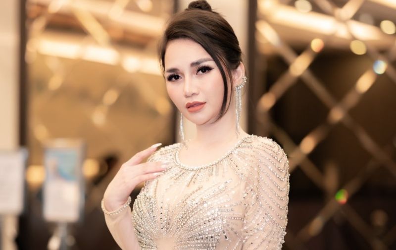 &Aacute; hậu Hoa Vy đồng h&agrave;nh c&ugrave;ng cuộc thi Hoa hậu Doanh nh&acirc;n Sắc đẹp Thế giới 2024 tại Singapore