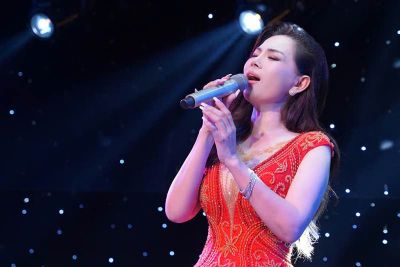 Ca sĩ hải ngoại Hà Ngọc Nhung chào mùa mưa bằng MV Sài Gòn Chiều Mưa Giăng