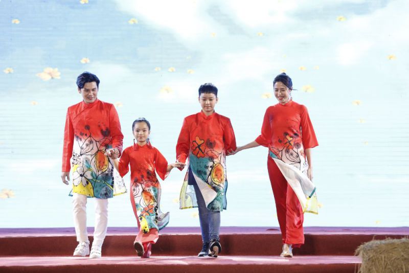 Dàn nghệ sỹ danh tiếng Việt lộng lẫy trong đêm Gala Đại sứ Áo dài Việt Nam