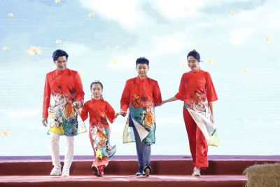 D&agrave;n nghệ sỹ danh tiếng Việt lộng lẫy trong đ&ecirc;m Gala Đại sứ &Aacute;o d&agrave;i Việt Nam