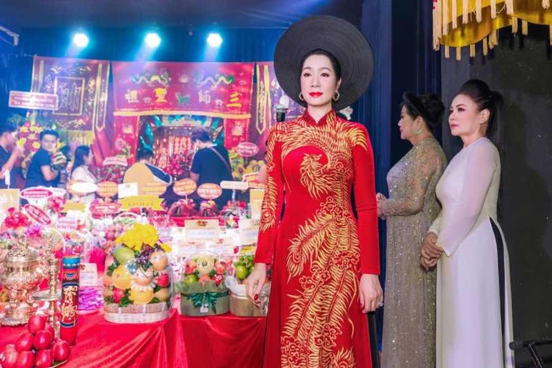 NSND Trịnh Kim Chi dùng 360 triệu tiền cúng Tổ để giúp bà con vùng lũ lụt