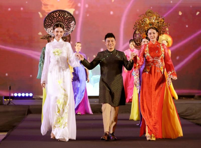 15 nhan sắc Việt hội tụ giữa trời Âu sẽ tỏa sáng trong Áo dài của NTK Ngô Nhật Huy