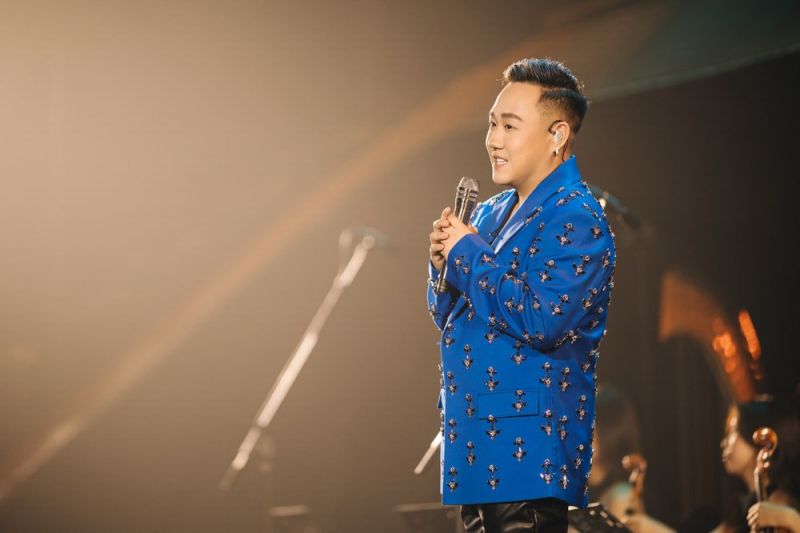 Phương Thanh và Trung Quân đồng loạt &#039;cất micro trong cánh gà&#039; tại show Đức Trí, đu nốt cao ‘rùng rợn’