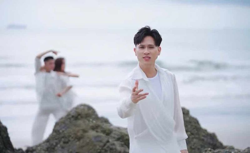 Nguyên Vũ ra mắt MV Say một đời vì em vừa thể hiện vừa làm đạo diễn