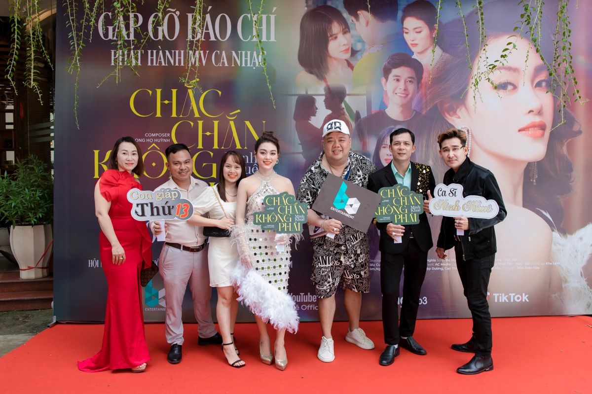 Ca sĩ Minh Khu&ecirc; bật m&iacute; sẽ tiếp tục ra mắt MV sau khi giới thiệu dự &aacute;n &ldquo;Chắc chắn kh&ocirc;ng phải&rdquo;