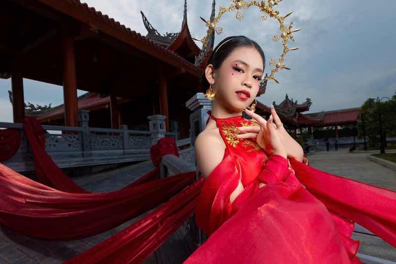 N&Agrave;NG THƠ M&Ugrave;A THU DANA ĐAN ANH TỎA S&Aacute;NG VỚI THẦN TH&Aacute;I THANH LỊCH TRONG BỘ SƯU TẬP THU SON