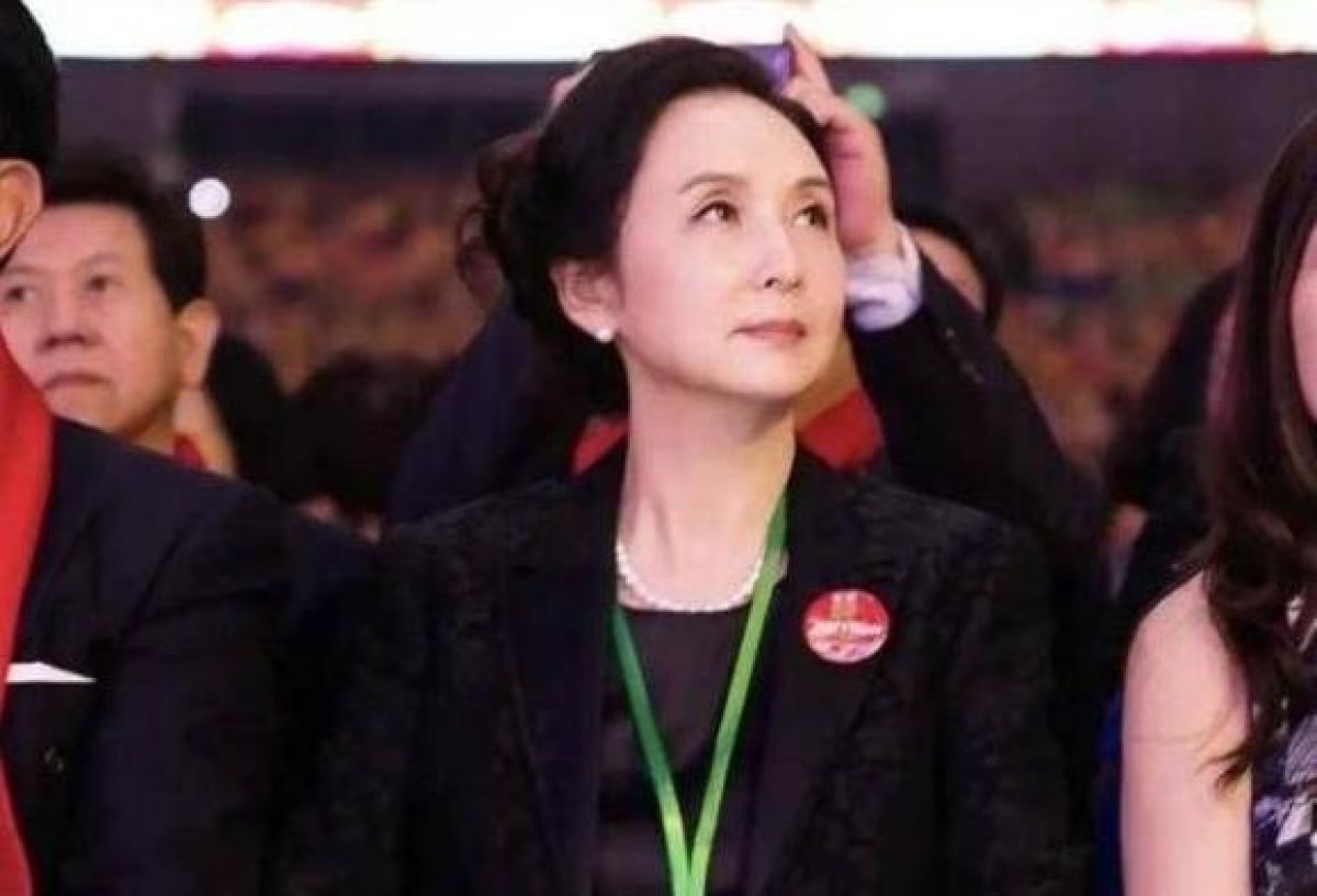 Kh&acirc;u Bội Ninh x&acirc;y hơn 100 trường Tiểu học gi&uacute;p trẻ em ngh&egrave;o