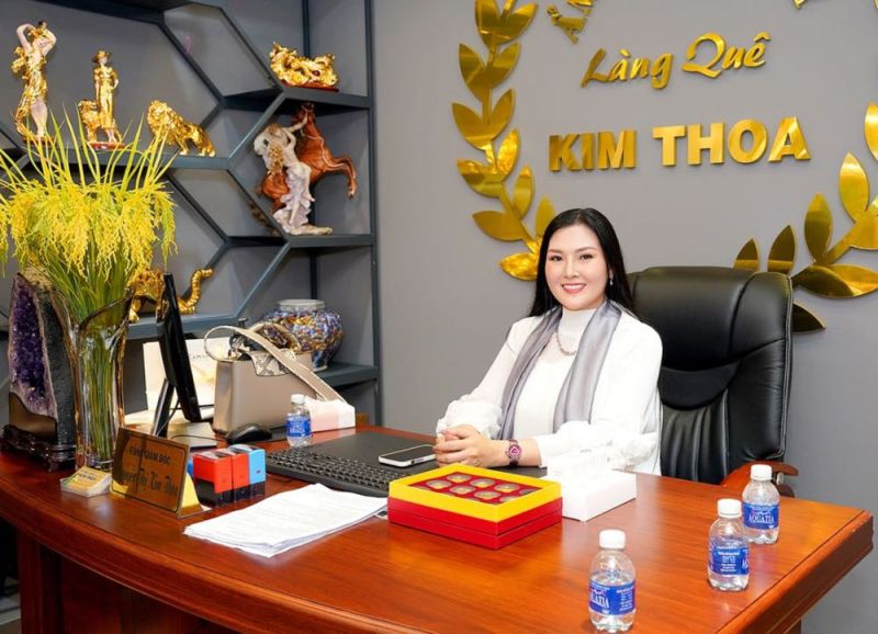 Đ&ocirc;ng đảo nghệ sĩ ch&uacute;c mừng Hoa hậu, ca sĩ Kim Thoa bắt đầu kinh doanh ẩm thực chay