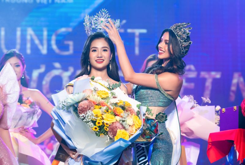 Nữ sinh đến từ Bến Tre Nguyễn Thanh Hà xuất sắc đăng quang Hoa hậu Môi trường Việt Nam