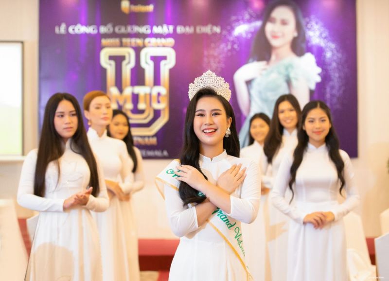 Nguyễn Trang Nguyệt Minh 14 tuổi là đại diện Việt Nam tham dự Miss Teen Grand International 2022 tại Guatemala