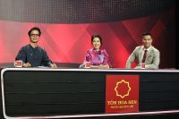 Trương Thế Vinh trổ tài vẽ tranh chân dung tặng thầy giáo 14 năm dạy chữ miễn phí cho trẻ em nghèo