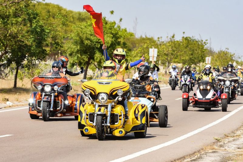 Lễ hội Môtô tại KDL Bàu Trắng U&amp;Me  vượt mốc 2000 biker đánh dấu son cho năm du lịch quốc gia Bình Thuận