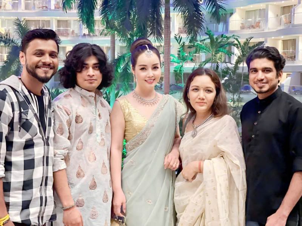 Mai Thu Huyền đưa phim 'Đ&oacute;a hoa mong manh' đến LHP quốc tế Ấn Độ