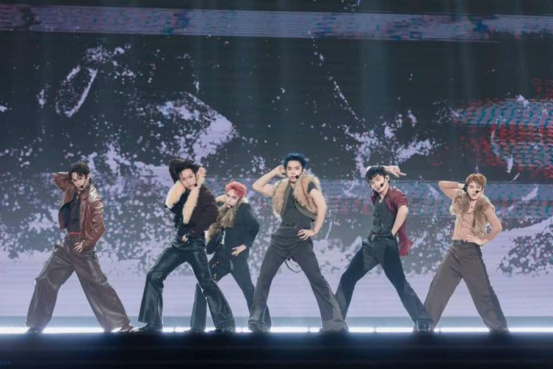 2 nhóm nhạc Quốc tế ‘&#039;chạm trán’’ tại Tân Binh Toàn Năng