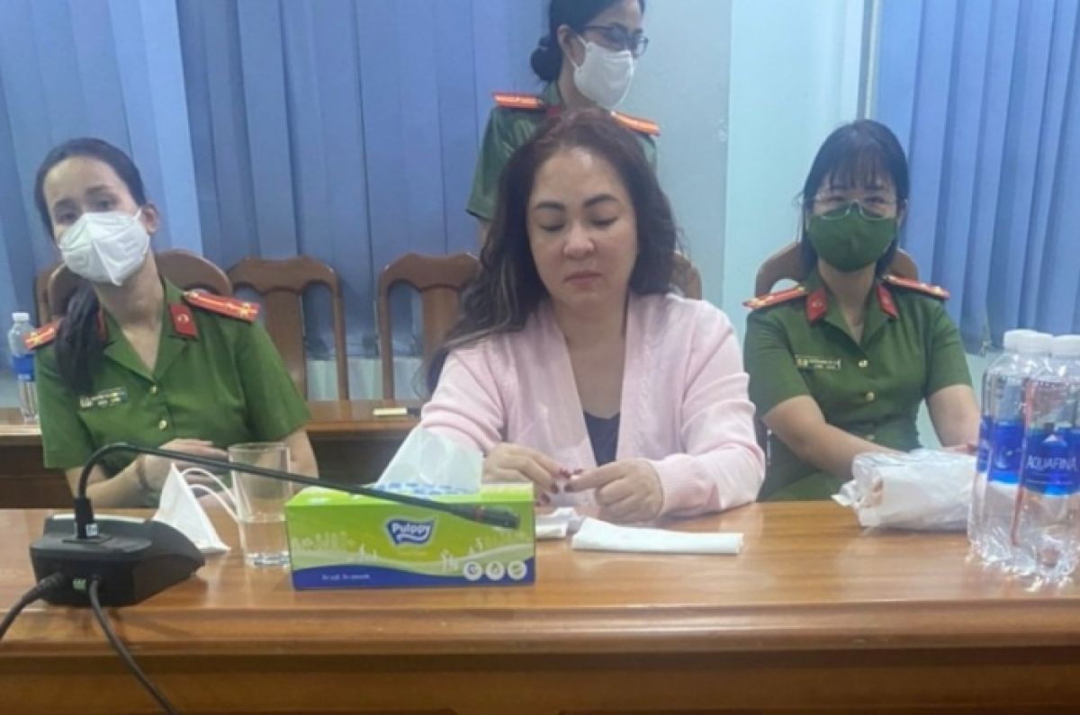 Hình ảnh ông Dũng Lò Vôi trong đêm bà Phương Hằng bị bắt tạm giam, thái độ khiến ai cũng ngỡ ngàng