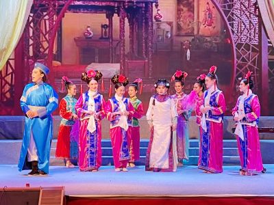 Kh&aacute;n giả y&ecirc;u cầu, Đo&agrave;n Huỳnh Long t&aacute;i diễn lần thứ 4 vở &ldquo;Ho&agrave;n Ch&acirc;u C&aacute;ch C&aacute;ch&rdquo;