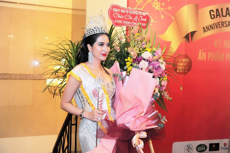 Hot girl Hương Lee đăng quang Miss Global Woman 2021