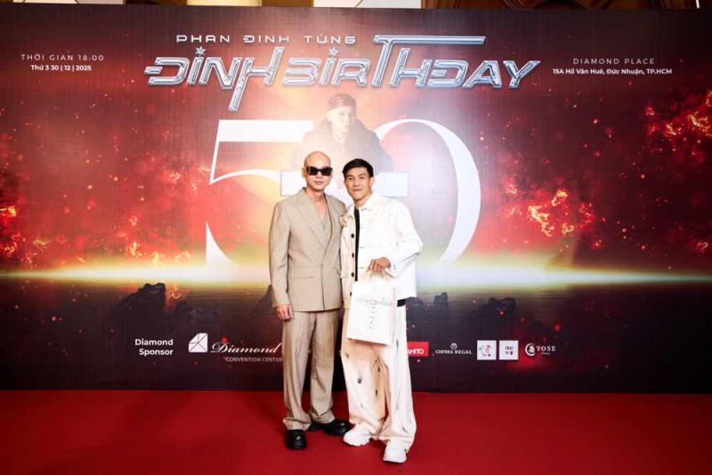 Phan Đinh T&ugrave;ng biến tiệc sinh nhật th&agrave;nh &ldquo;mini ĐINH SHOW&rdquo;