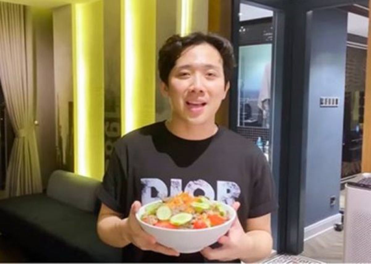 Hari Won: Trấn Th&agrave;nh đ&aacute;nh t&ocirc;i 2 lần đau chảy nước mắt!