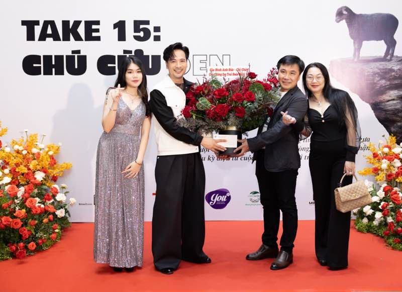 Cuốn s&aacute;ch ''Take 15: Ch&uacute; cừu đen'' của Diễn vi&ecirc;n Đo&agrave;n Minh T&agrave;i c&oacute; g&igrave; hot?