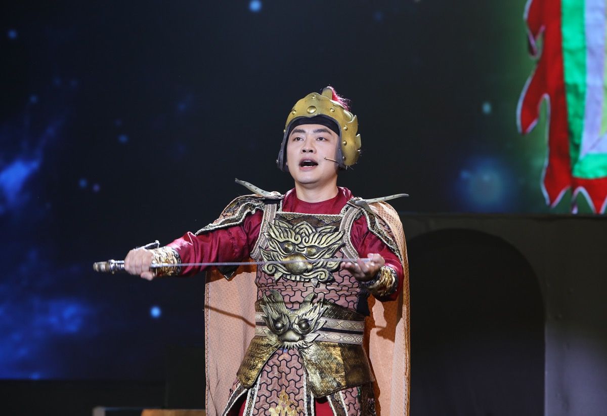 Tuấn Anh khơi gợi tình yêu dân tộc với tiết mục hào hùng tại Tình Bolero 2022