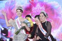 Nữ hoàng Pam Phan trao vương miện cho Miss Vietnam Global #19