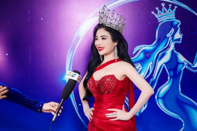 Trưởng BTC - Hoa hậu Lucy H&agrave; &ldquo;ph&aacute; bỏ giới hạn tuổi t&aacute;c&rdquo; tại Miss Ocean World Business 2026
