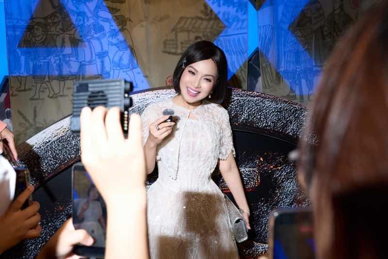 &ldquo;Nữ ca sĩ H&agrave; Phương dự &ldquo;Hộ linh tr&aacute;ng sĩ&rdquo;, n&oacute;i một điều đ&aacute;ng ch&uacute; &yacute; về kh&aacute;n giả trẻ v&agrave; h&agrave;nh tr&igrave;nh l&agrave;m mới m&igrave;nh